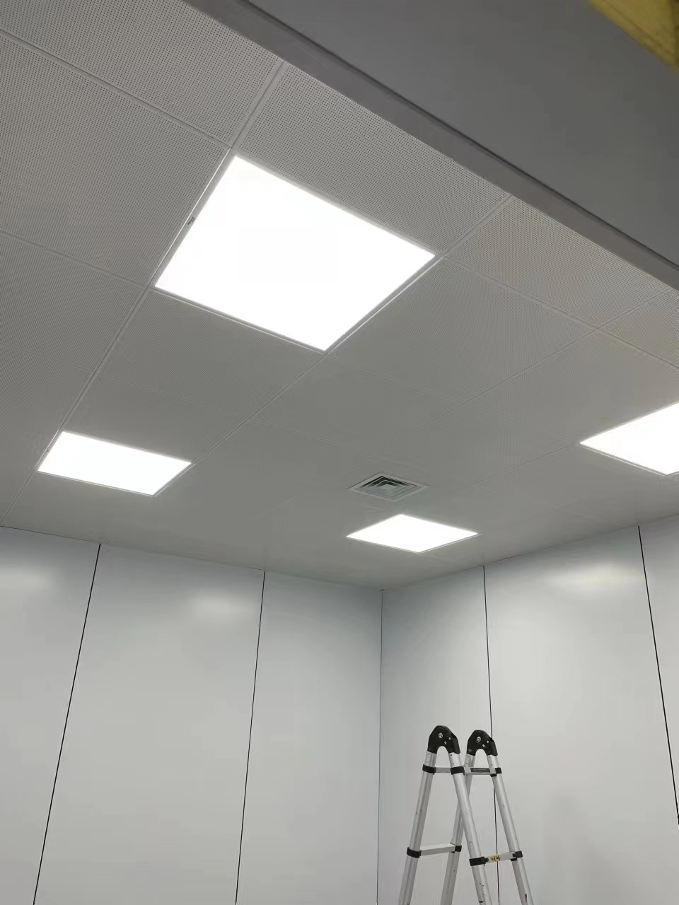 屏蔽室内部